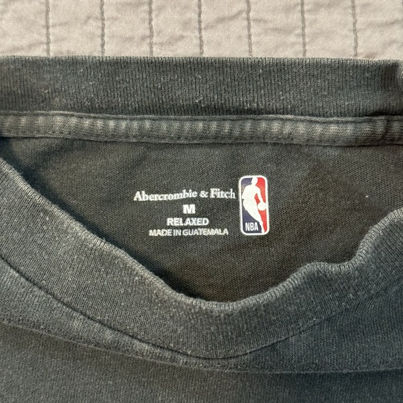 Abercrombie x NBA T Shirt Men Medium Gray Brooklyn Nets Basketball‎ Graphic Tee - Picture 5 of 9